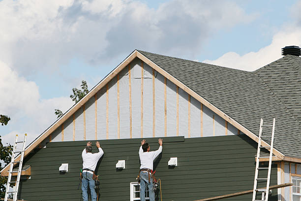 Professional Siding Installation technician working in Carlisle, SC